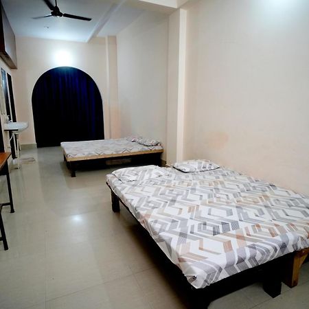 ורנאסי Banaras Gully House 500 Ft From The Ghats מראה חיצוני תמונה
