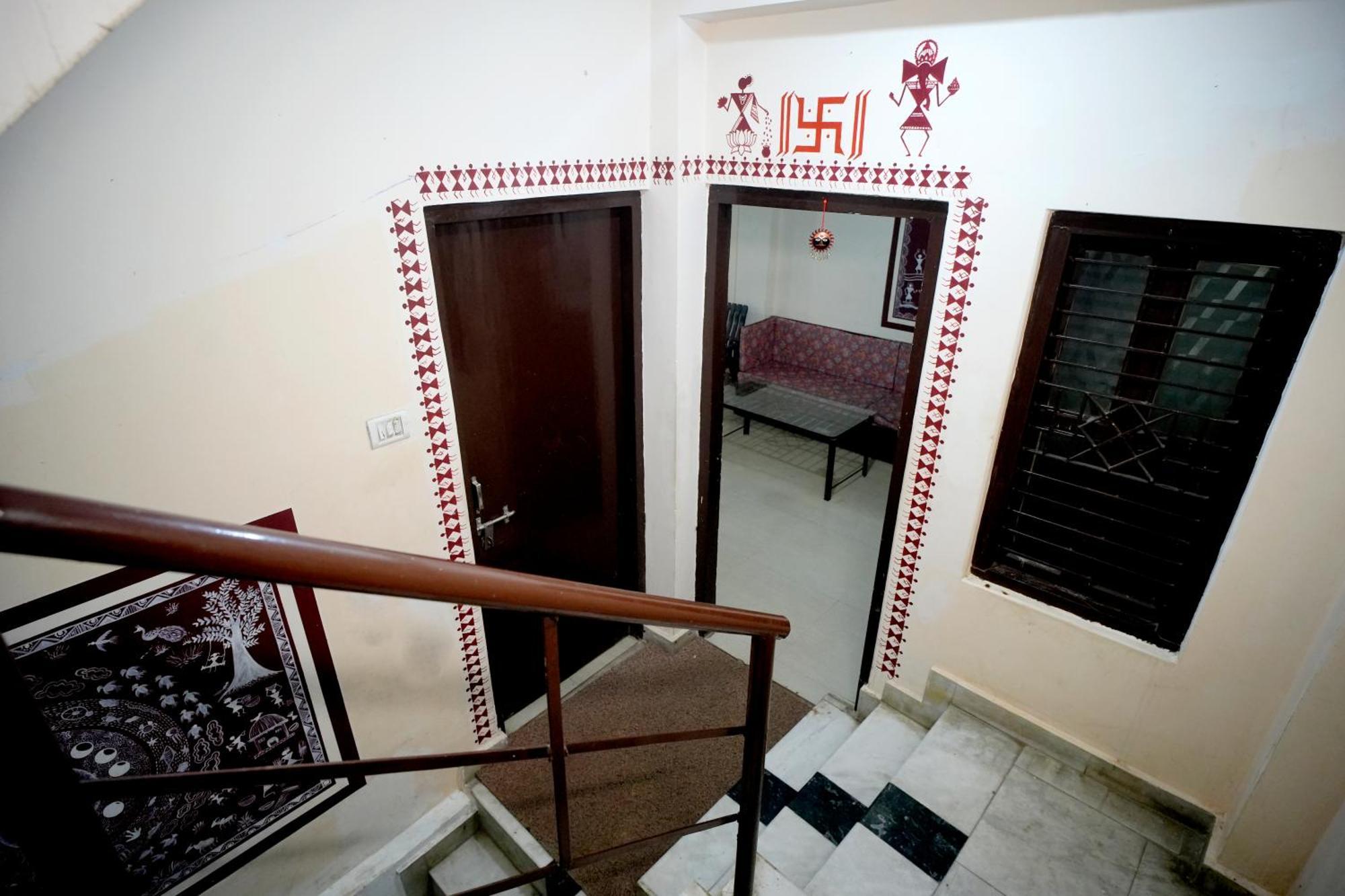 ורנאסי Banaras Gully House 500 Ft From The Ghats מראה חיצוני תמונה
