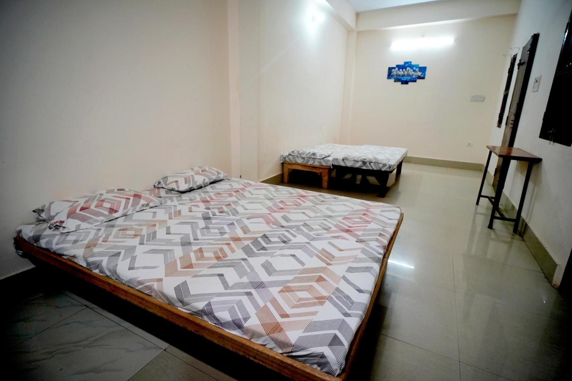 ורנאסי Banaras Gully House 500 Ft From The Ghats מראה חיצוני תמונה