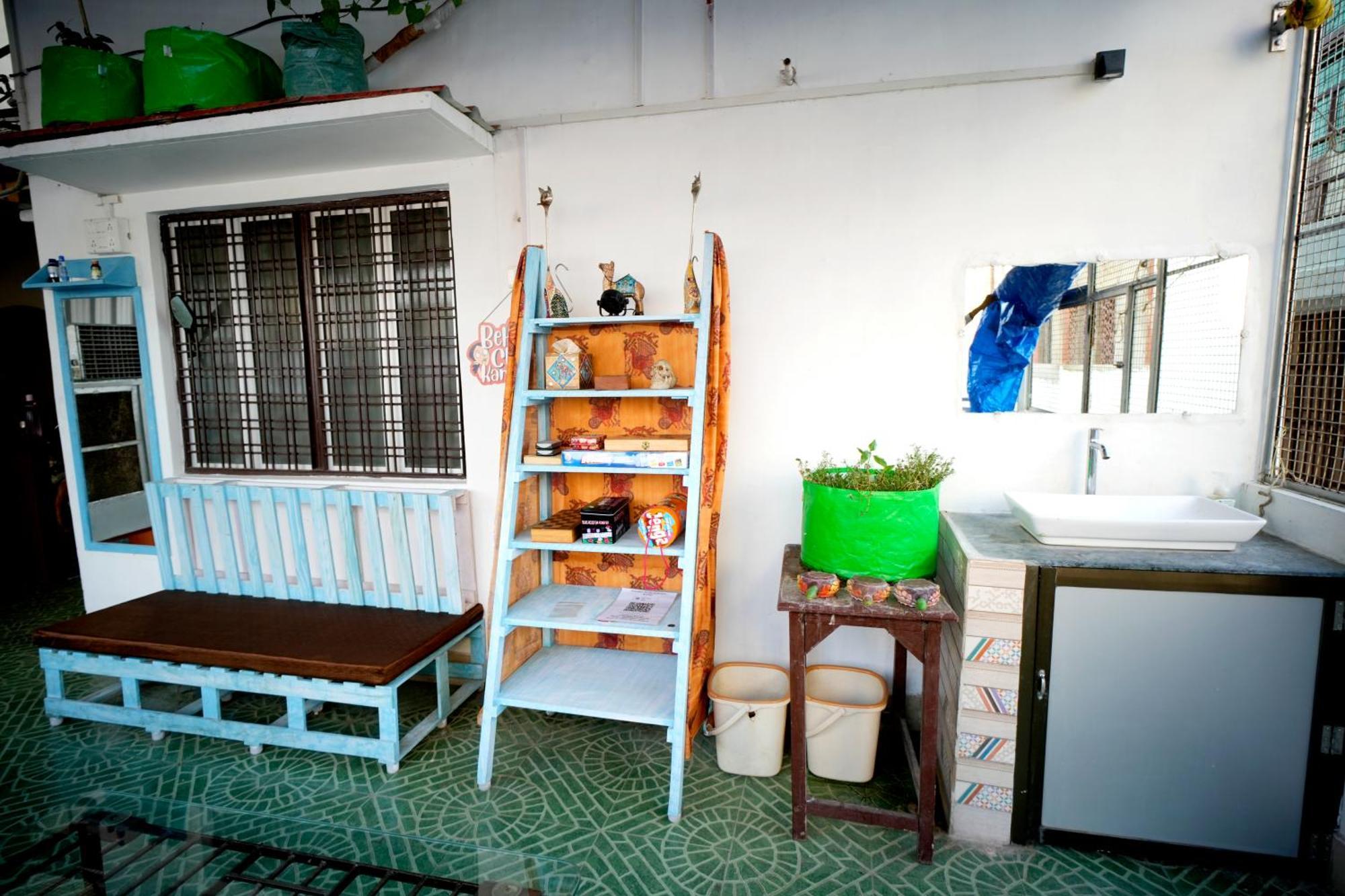 ורנאסי Banaras Gully House 500 Ft From The Ghats מראה חיצוני תמונה