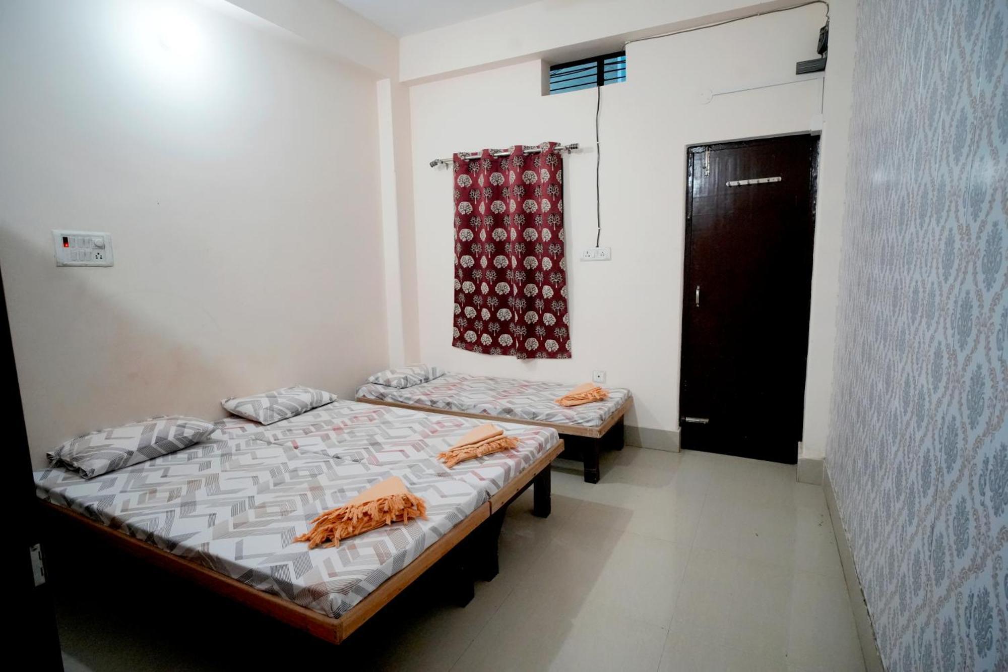 ורנאסי Banaras Gully House 500 Ft From The Ghats מראה חיצוני תמונה