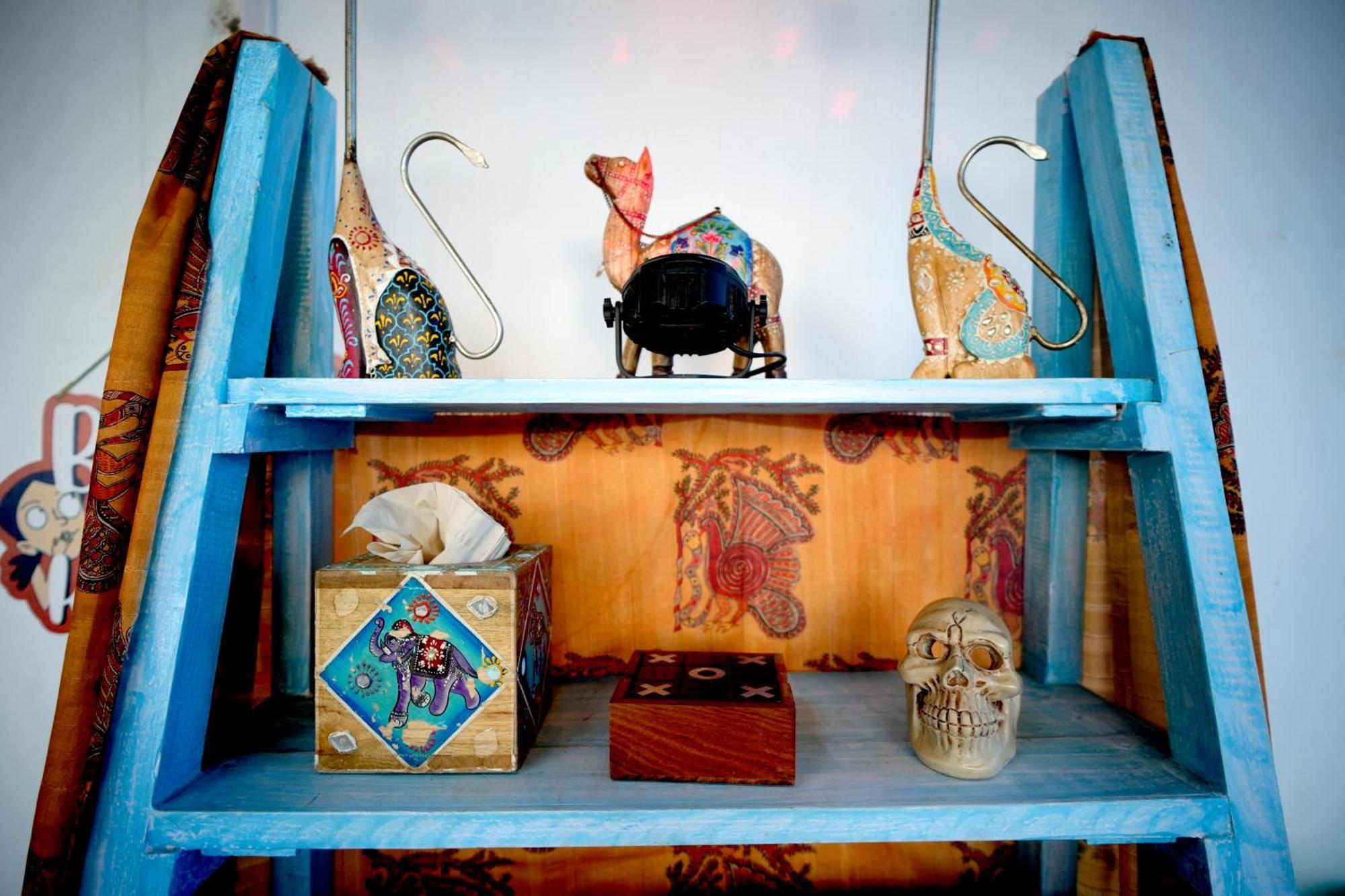 ורנאסי Banaras Gully House 500 Ft From The Ghats מראה חיצוני תמונה