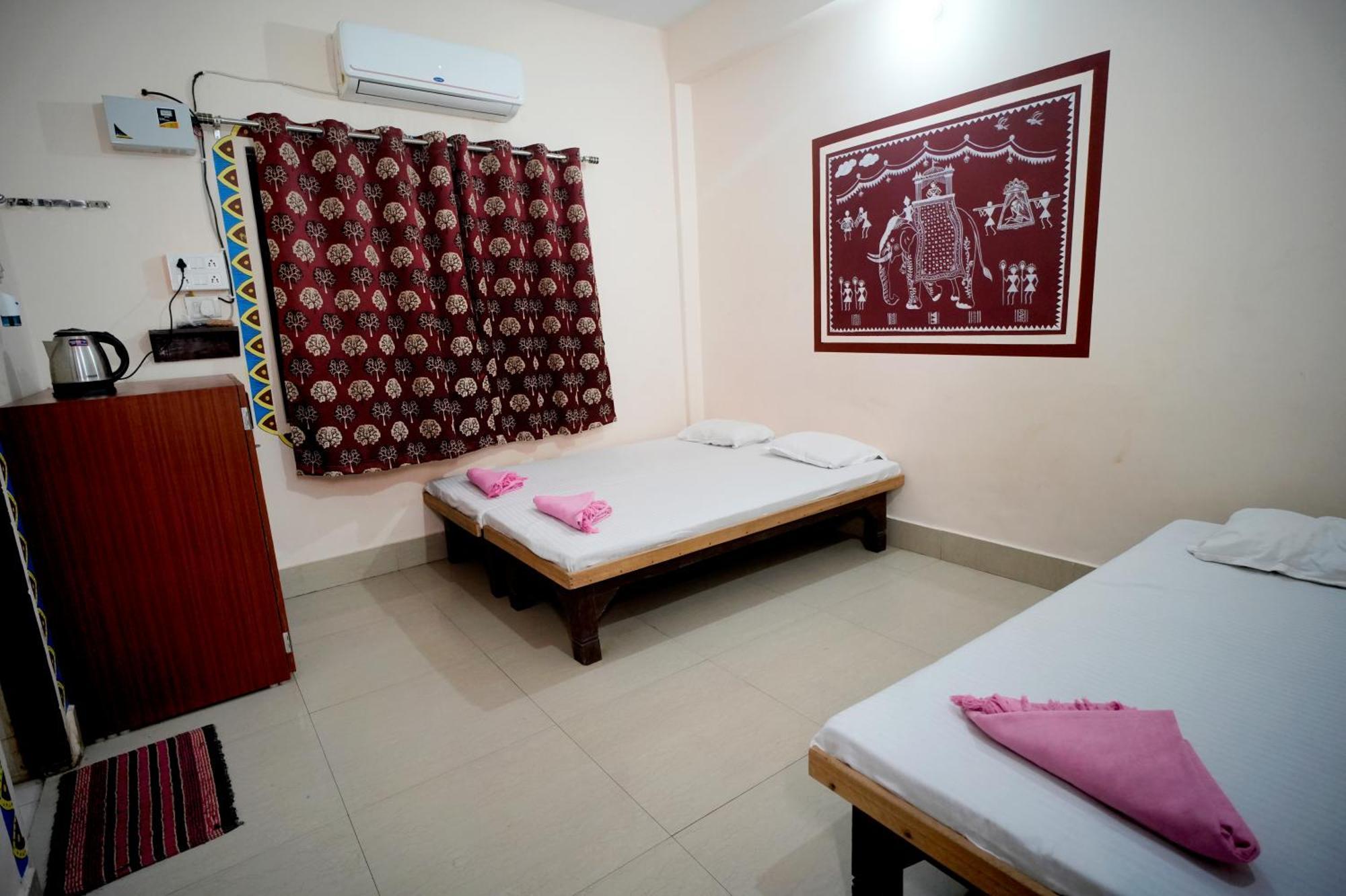 ורנאסי Banaras Gully House 500 Ft From The Ghats מראה חיצוני תמונה
