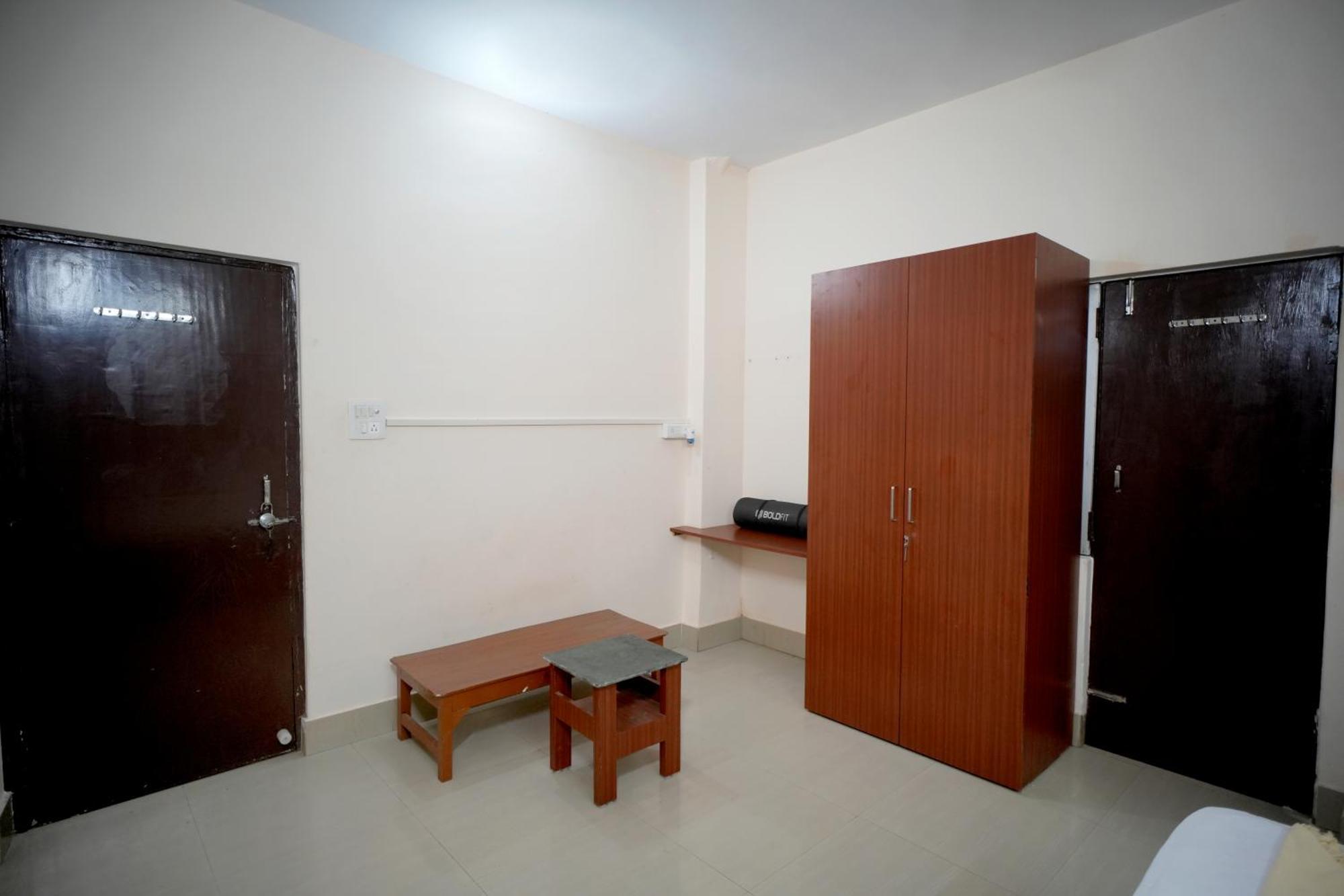 ורנאסי Banaras Gully House 500 Ft From The Ghats מראה חיצוני תמונה