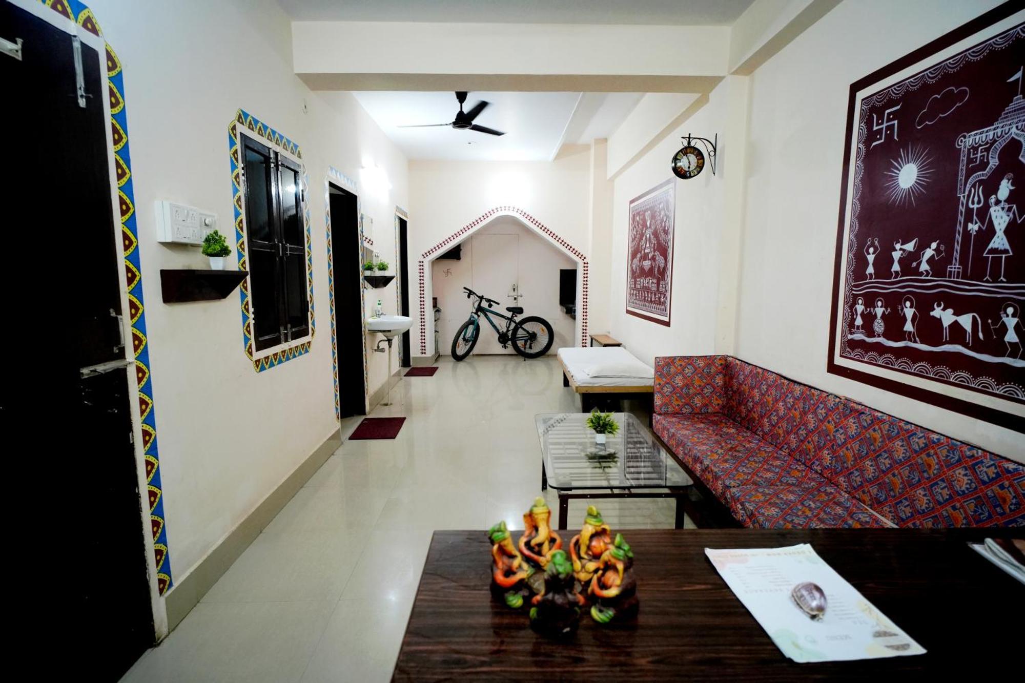 ורנאסי Banaras Gully House 500 Ft From The Ghats מראה חיצוני תמונה